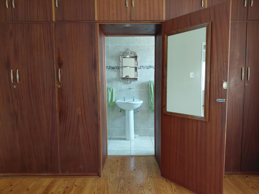 4 Bedroom Property for Sale in Heuwelkruin Eastern Cape